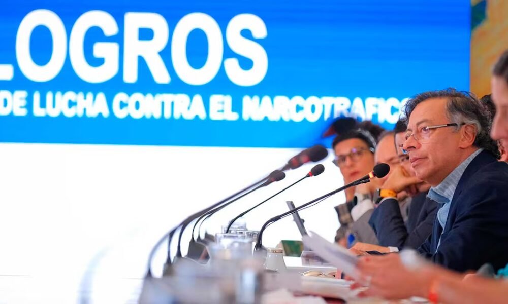 Petro ordena publicar mensualmente el mapa de cultivos de coca y cuestiona cifras de la ONU sobre narcotráfico