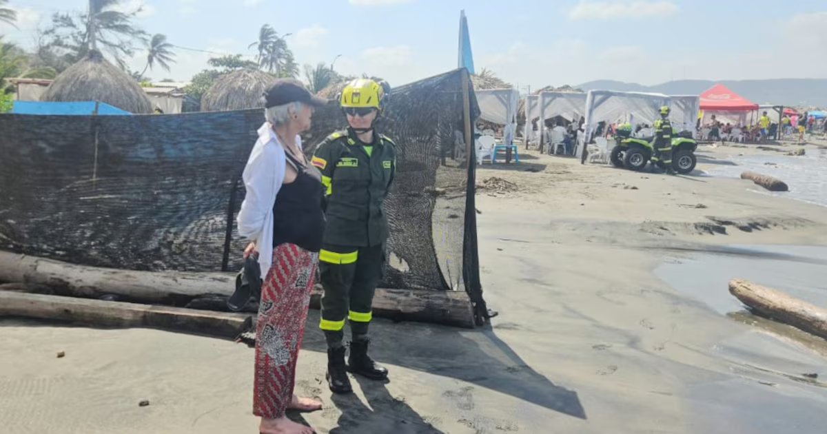 Rescatan a dos bañistas en zona de alto riesgo en playa de Puerto Colombia, Atlántico