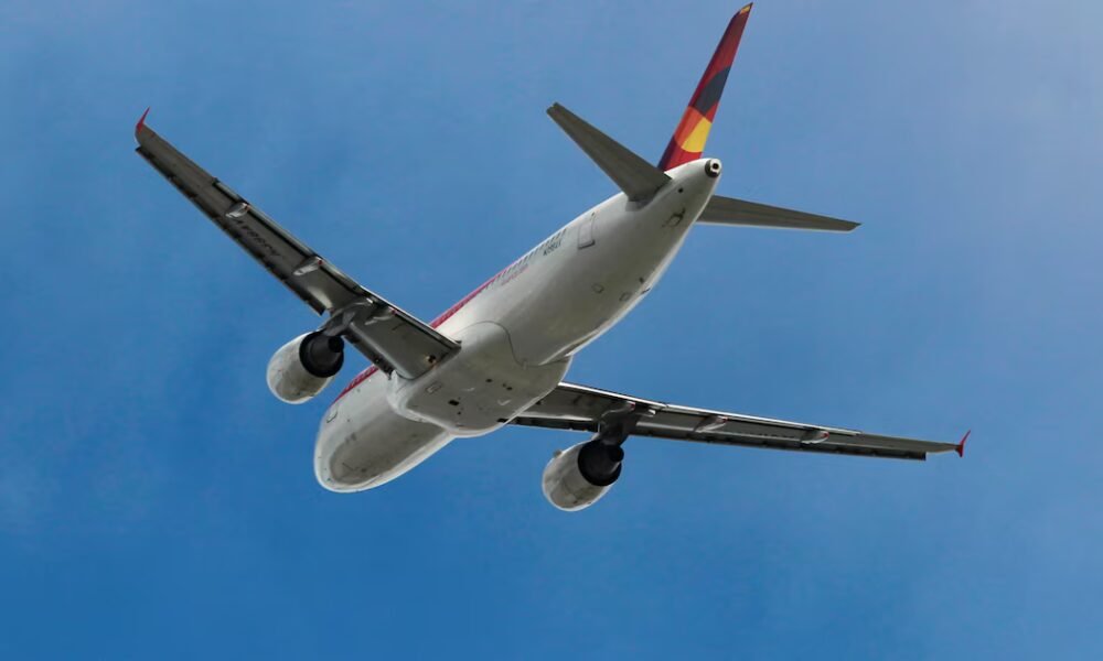 Reservas aéreas internacionales hacia Colombia crecen 6,4 % a inicios de 2026 y Bogotá lidera las preferencias