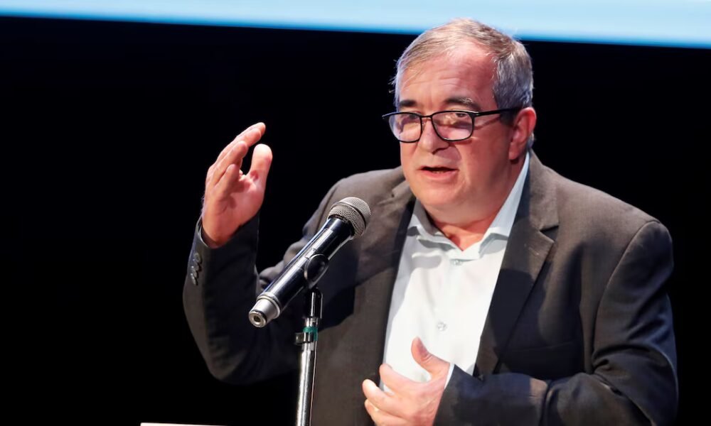 Rodrigo Londoño, máximo líder de las extintas Farc, fue denunciado ante la Corte Penal Internacional: piden su detención por crímenes de lesa humanidad