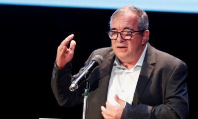 Rodrigo Londoño, máximo líder de las extintas Farc, fue denunciado ante la Corte Penal Internacional: piden su detención por crímenes de lesa humanidad