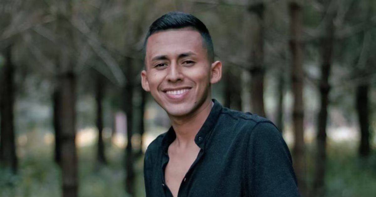 Sebastián Ayala tuvo un accidente de tránsito: el cantante de música popular mostró que su carro quedó destrozado
