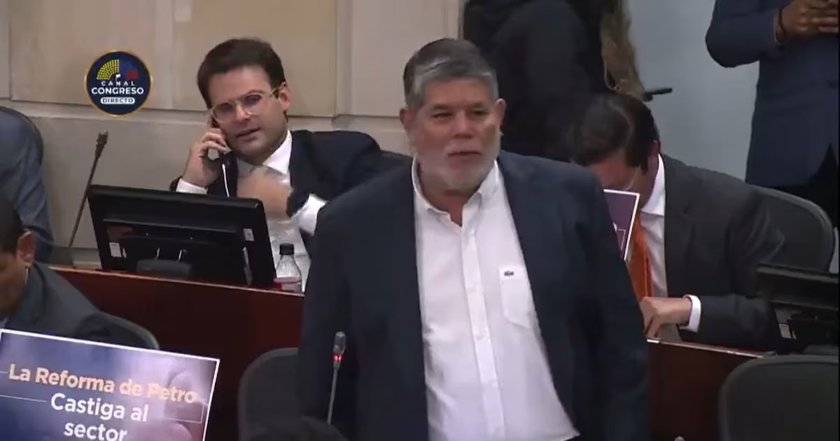 Senador criticó eliminación de millonaria prima de servicios: “Un congresista que se gana $32 millones no es bien remunerado”