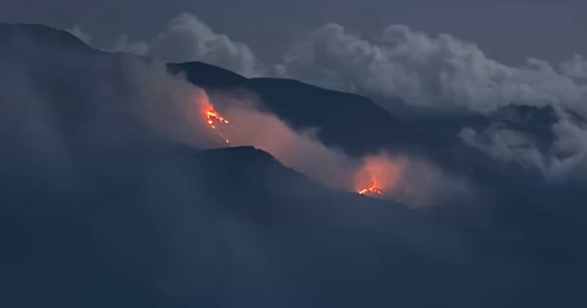 Sigue activo voraz incendio tras más de 60 horas cerca a Medellín: estas son las hipótesis sobre su origen