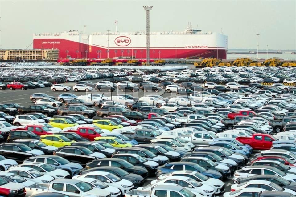 Vende BYD 4,6 millones de VE en 2025