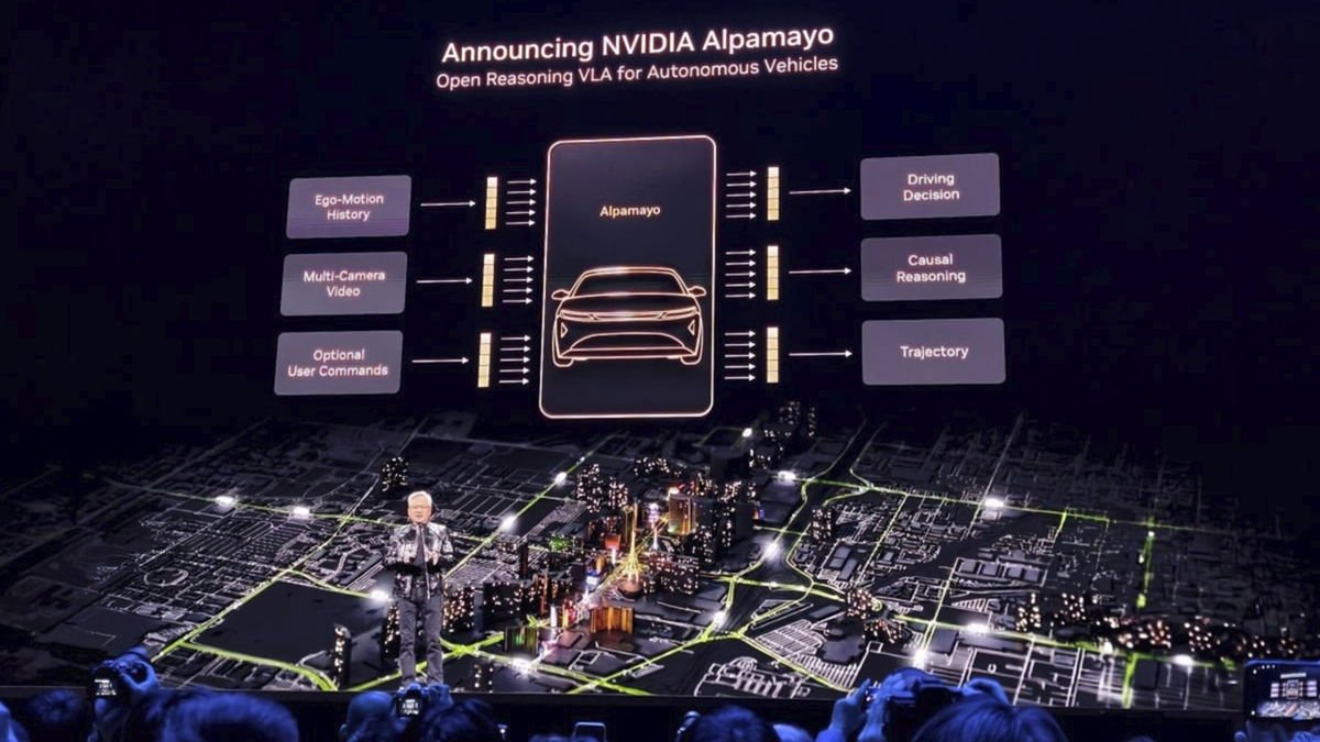 la gran diferencia entre Alpamayo y la estrategia de Elon Musk