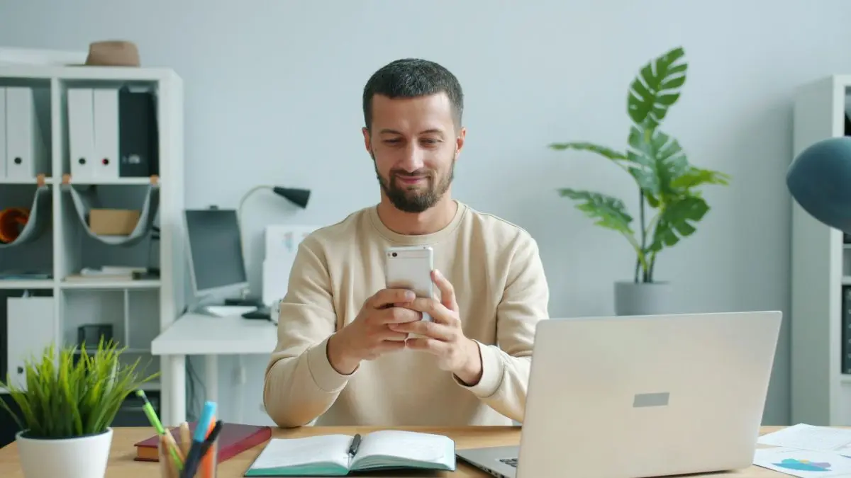 ¿Es mejor un iPhone barato o un Android barato?