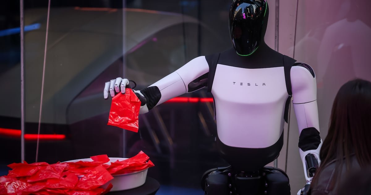'¿Te quitará tu empleo?' Elon Musk planea vender robot humanoide de Tesla, 'Optimus', a finales de 2027 – el Financiero
