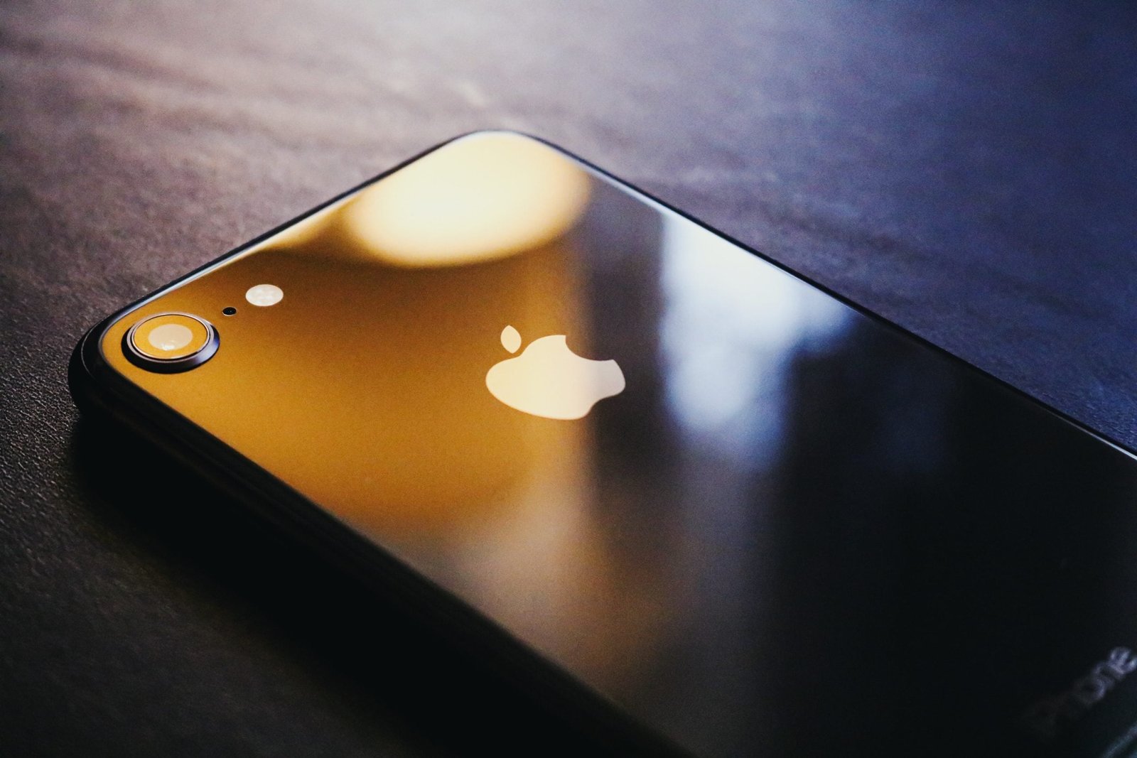¿Tienes un iPhone viejo? Apple lanza una actualización por sorpresa que deberías instalar sí o sí