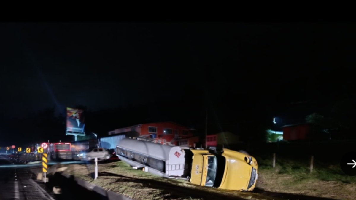 Cierre total de la vía Bogotá-Villavicencio por volcamiento de tractocamión durante la madrugada de este sábado, 21 de febrero: esto se sabe