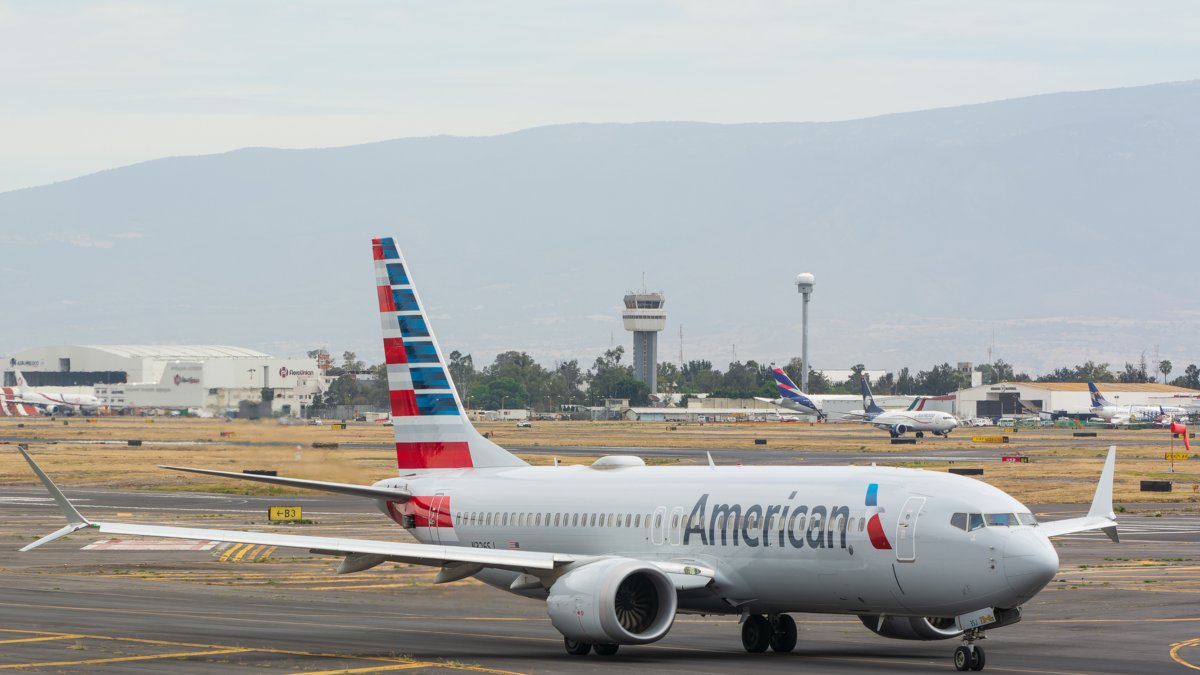 Rastreo e historial del avión de American Airlines que aterrizó en el aeropuerto de Medellín con presunto agujero de bala: tendría un nuevo vuelo