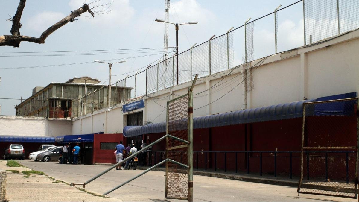 personal administrativo de la cárcel El Bosque no está yendo a trabajar a las oficinas