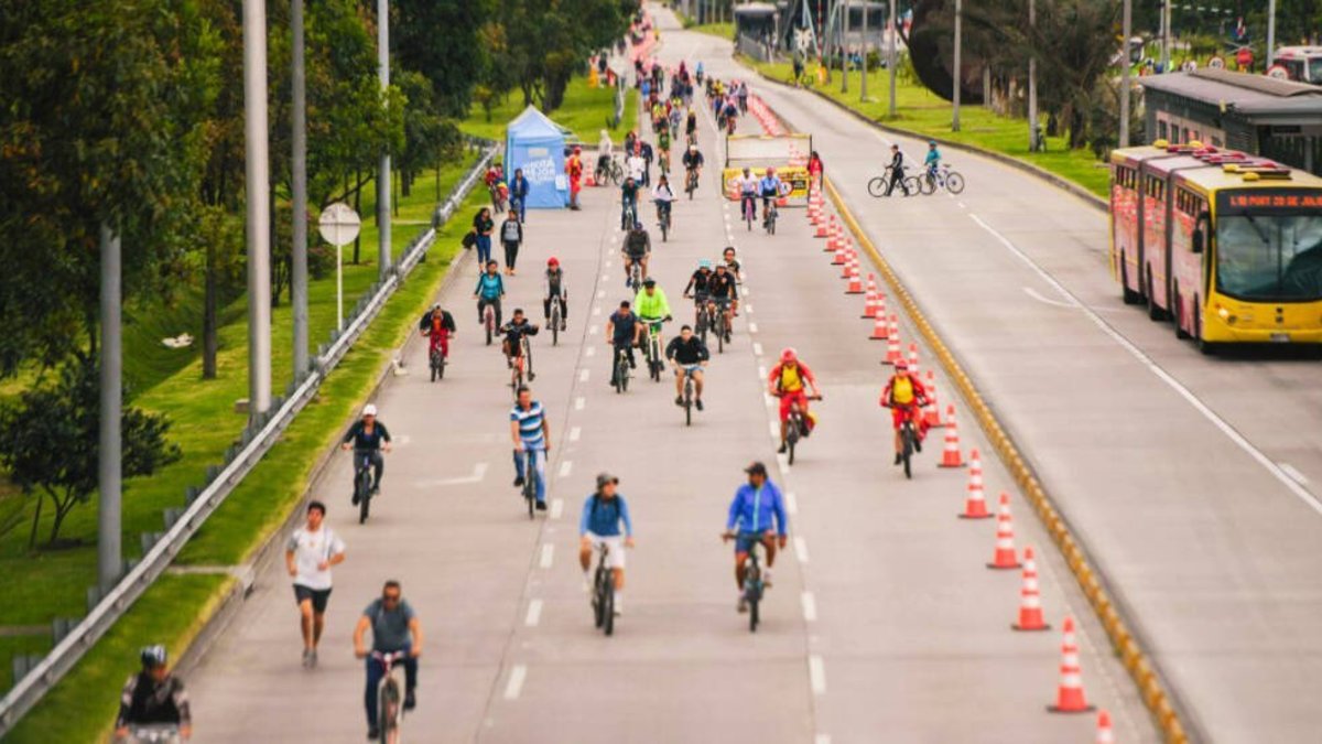 Fuerte reclamo del alcalde Carlos Fernando Galán al IDRD por falta de equipos en la Ciclovía: 'Esto no puede pasar'