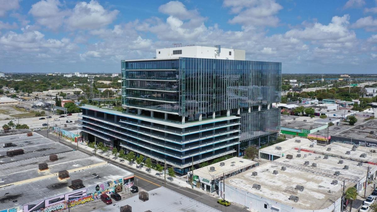 Tecnoglass reporta ingresos récord de 3,9 billones de pesos en 2025 y fortalece su presencia en los Estados Unidos