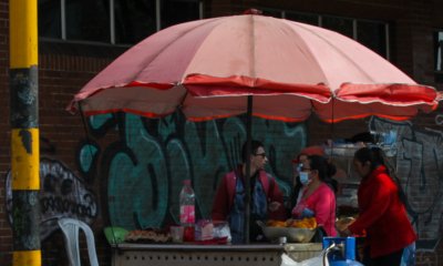 Los comerciantes no tan vulnerables que se aprovechan del espacio público de Bogotá
