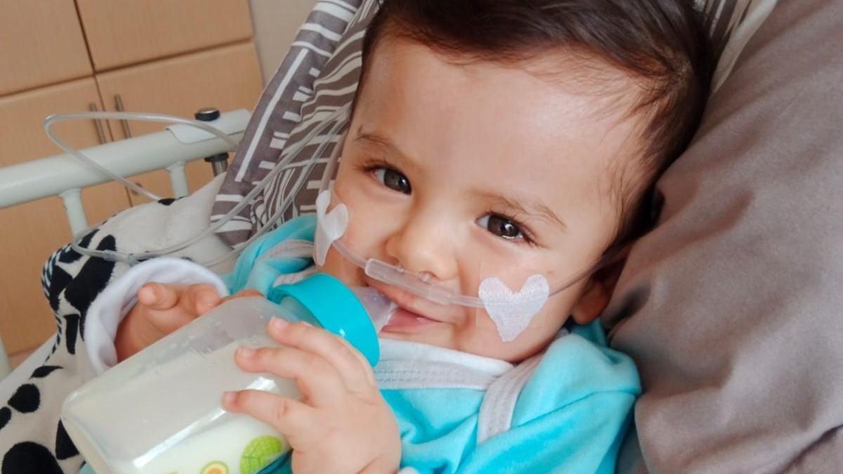Buscan ayuda para salvar la vida de Gael, bebé que fue diagnosticado con una enfermedad genética y necesita tratamiento médico con urgencia.