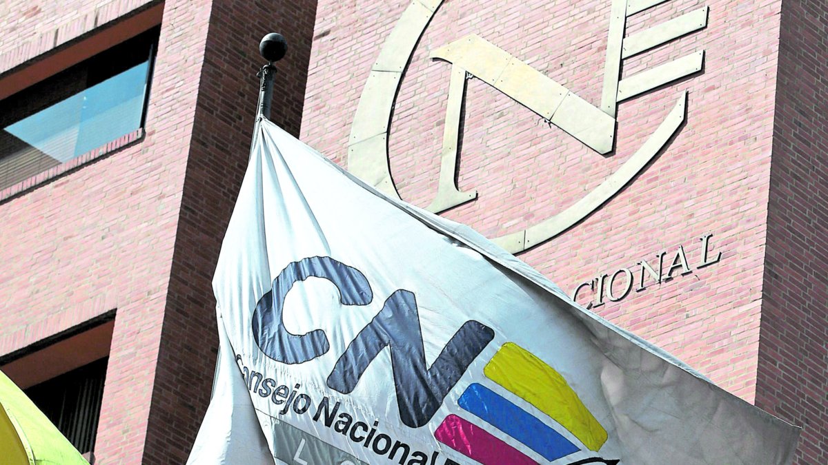 CNE defiende sus decisiones en medio de la controversia política con Iván Cepeda y presenta nueva plataforma para reforzar la transparencia electoral