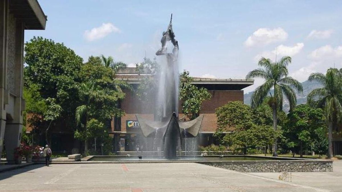 Procuraduría fórmula pliego de cargos contra profesor de Derecho