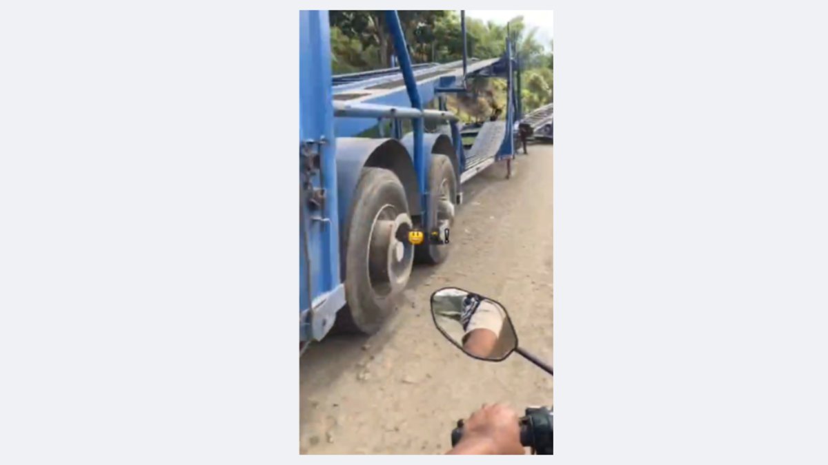 Video muestra dónde están las estructuras traseras de los tractocamiones que transportaban 17 camionetas de alta gama robadas entre Cauca y Valle