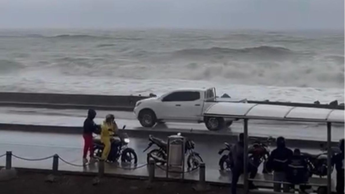 Vídeos impresionantes | Cartagena está bajo el asiento de las lluvias por frente frío que paraliza la movilidad: la Avenida Santander estaba cerrada