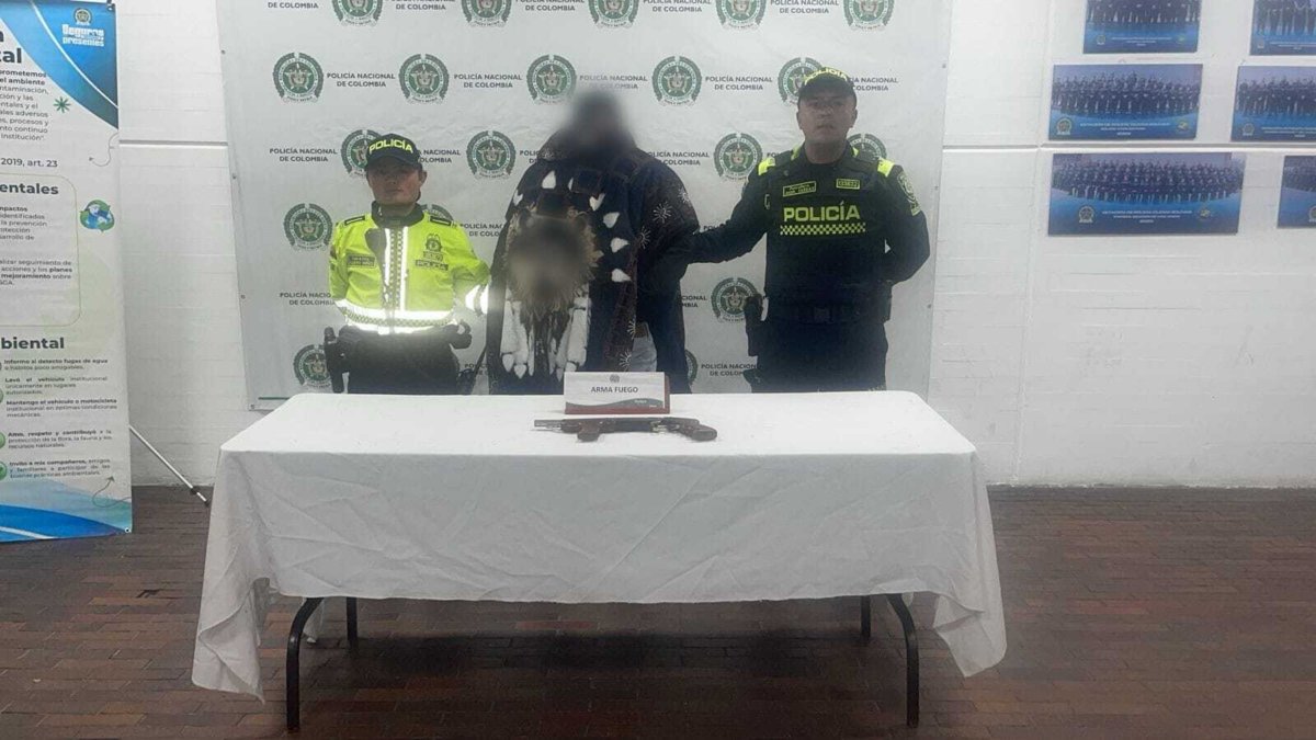 Hombre armado con escopeta fue capturado en cancha de fútbol de Ciudad Bolívar