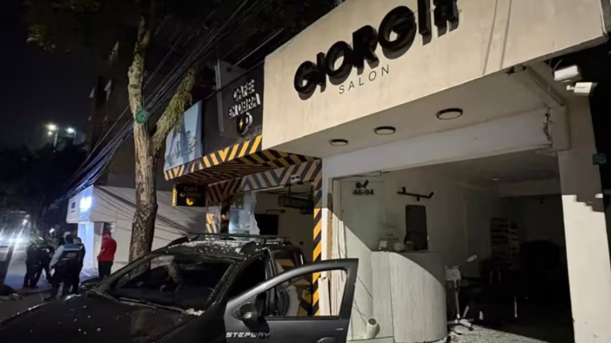 Conductor en estado de embriaguez evadió retén de tránsito y chocó tres veces contra establecimientos comerciales en Bucaramanga: quedó en video