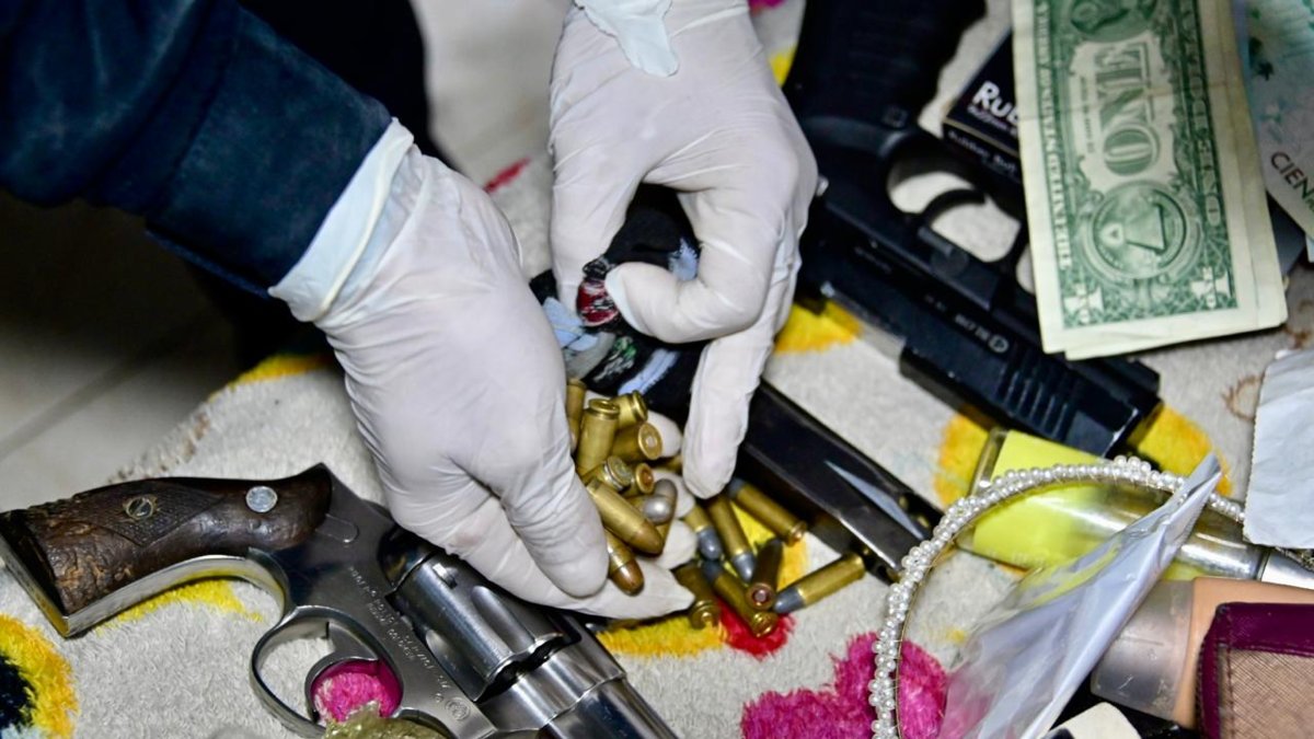 así ocultan armas y estupefacientes