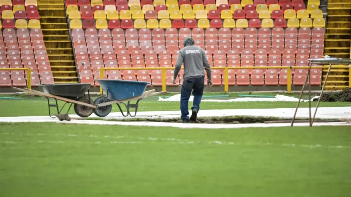 El Campín, entre charcos y conciertos