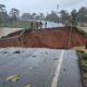 tramo nacional del puente Mulatos en Necoclí cayó al río por las fuertes lluvias
