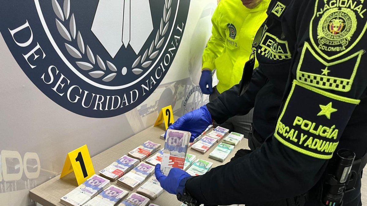 La policía incautó 150 millones de pesos ocultos en maletas en el aeropuerto El Dorado: ¿de quién era el dinero?