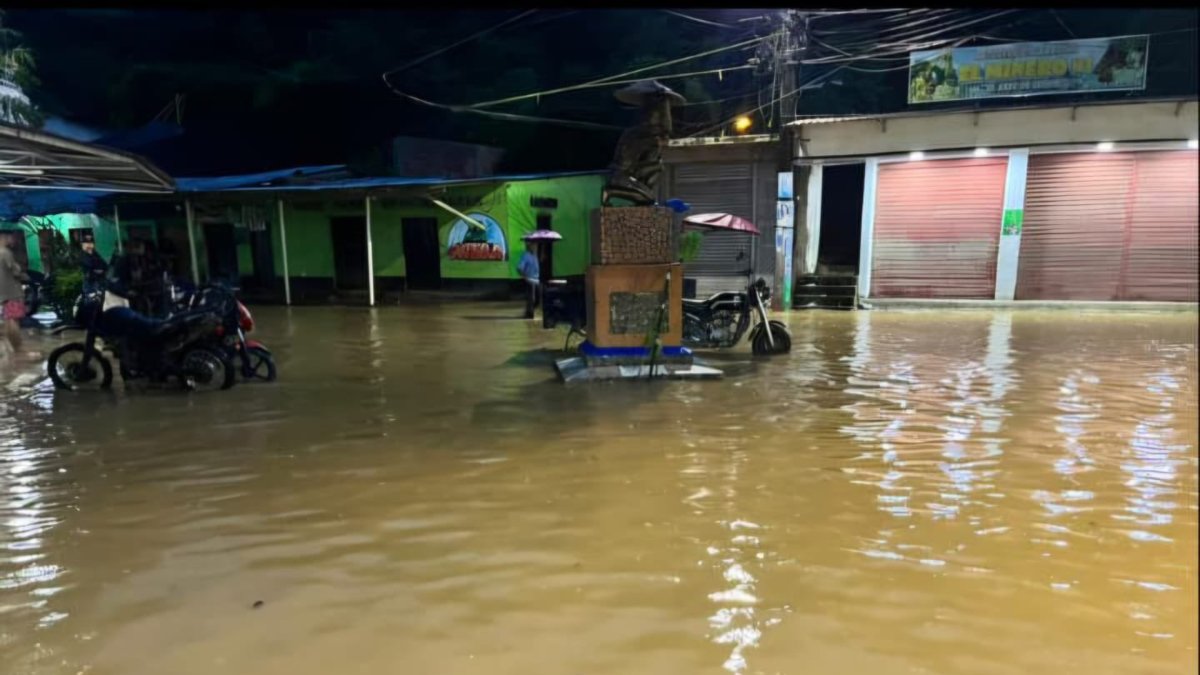 el agua lo cubrió casi todo, colapsaron vías y miles de familias lo perdieron todo en horas