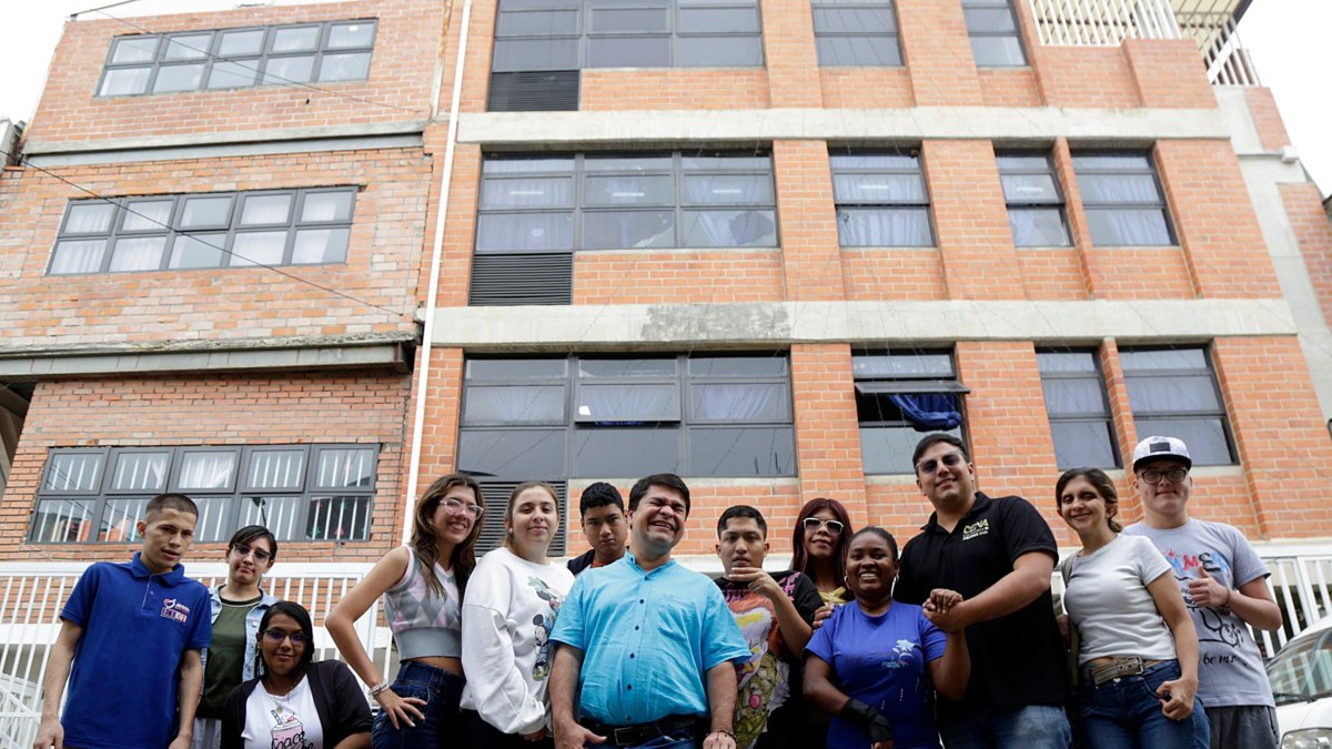 ¿Cómo superó su parálisis y creó sede universitaria para jóvenes con discapacidad en Cali? Un estudiante cuadrapléjico será programador de software.