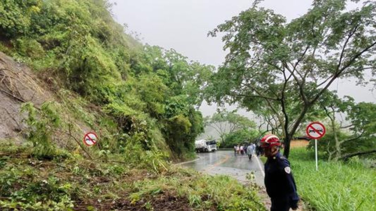 inundaciones, viviendas averiadas y 158 vías afectadas