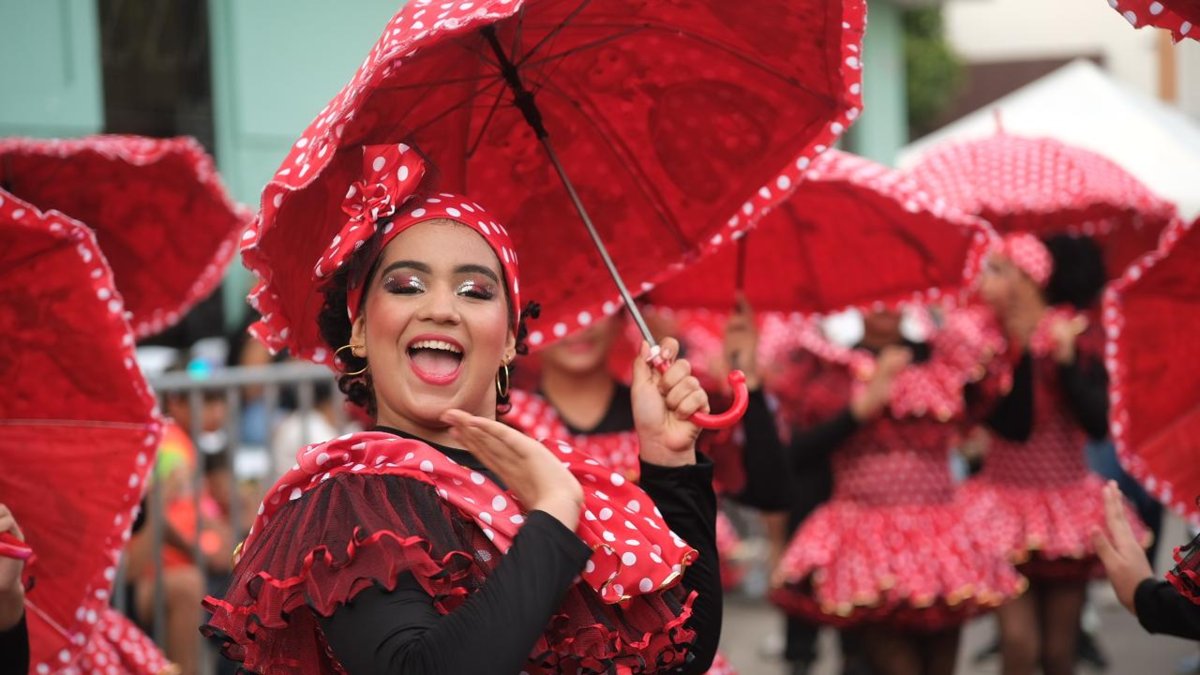 Baranoa celebró la edición 35 del Carnaval del Recuerdo: un desfile que honra la memoria cultural y las danzas patrimoniales del municipio