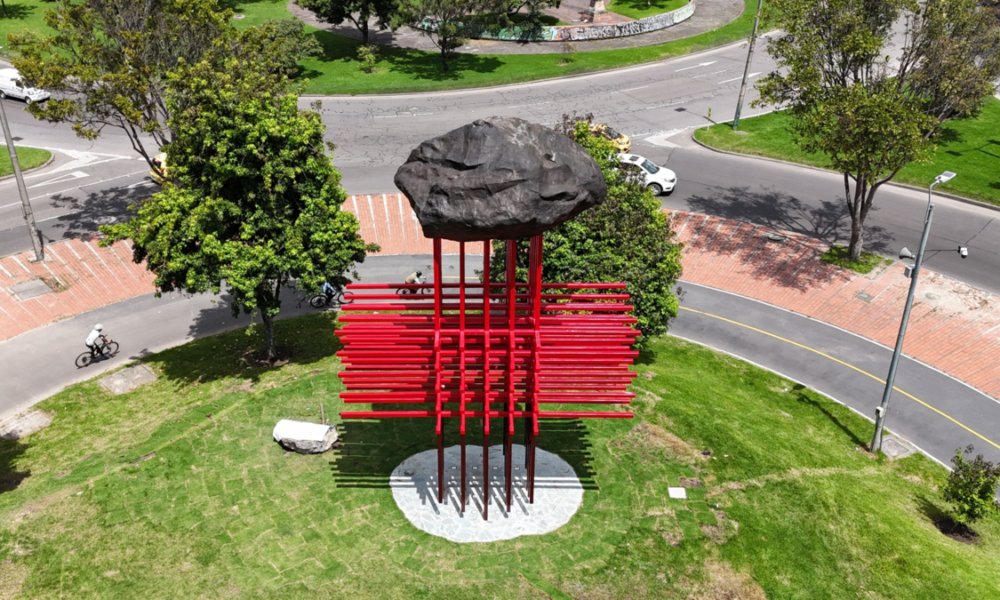 'Umbral', el monumento ubicado en Bogotá en homenaje al personal de la salud fallecido en la pandemia