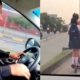 Video muestra a policías insultando con palabras obscenas a madre e hija que viajaban en patineta por el carril del MIO a plena luz del día en Cali.