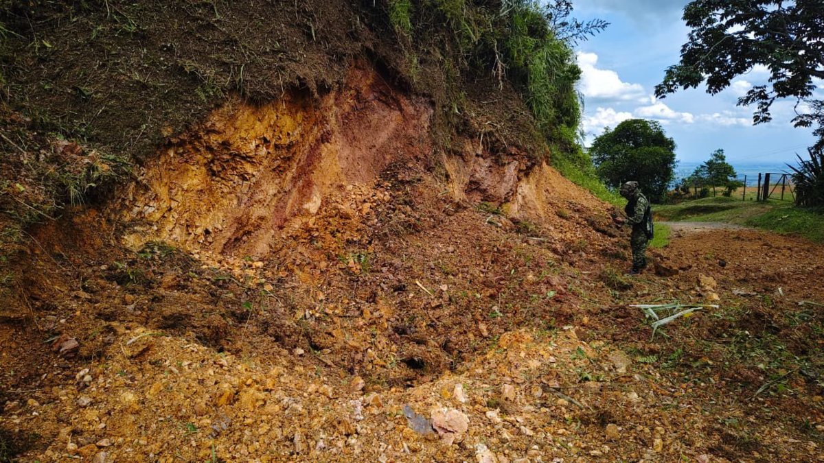 Soldados destruyeron cilindros bomba donde las disidencias habían instalado banderas en zona de Jamundí, Valle: así se frustró acción terrorista