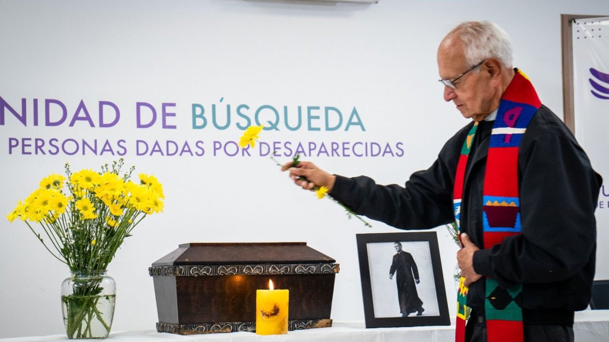 Padre Javier Giraldo, buscador del cura Camilo Torres, asegura que restos entregados deben reposar en el osario que construyó la U. Nacional en Bogotá