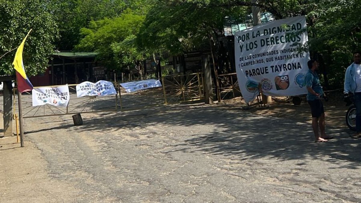 Indígenas y campesinos se tomaron el Tayrona, abrieron la taquilla y exigieron coadministración: “No nos vamos a retirar”