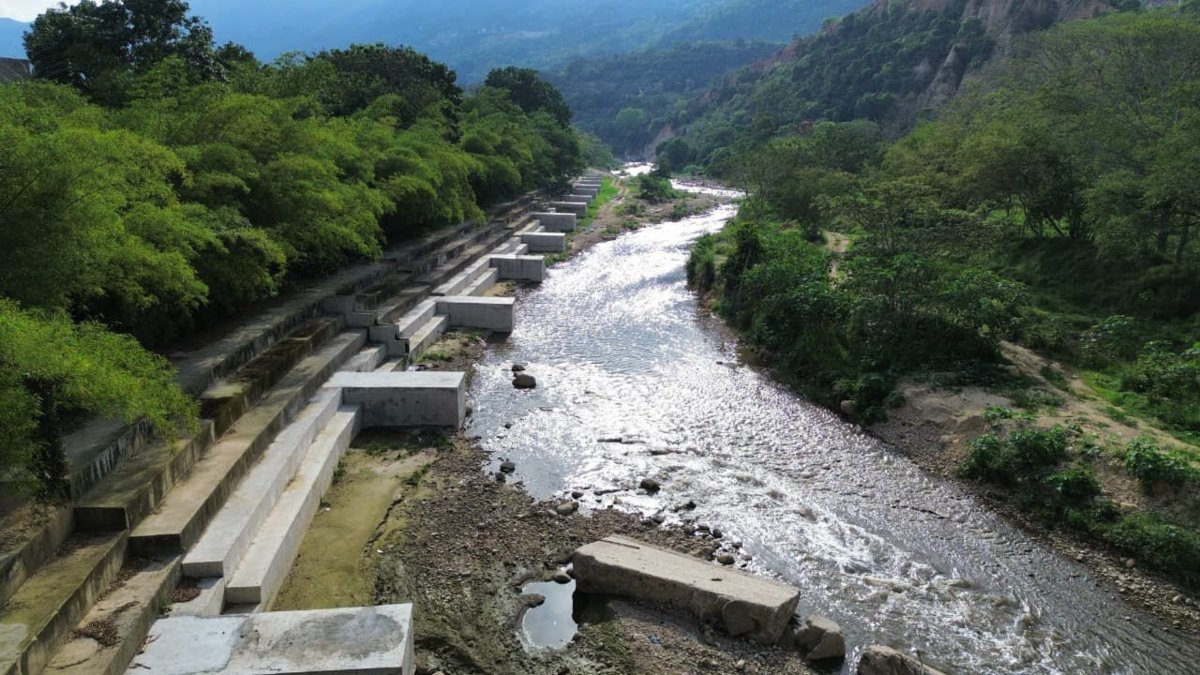 Listo el muro de contención que salvará a Girón y más de 15 mil familias de tragedias de avalanchas y muertes como las del 2005.