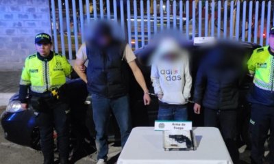 La policía capturó en el sur de Bogotá una banda dedicada al hurto de vehículos que usaba control para clonar alarmas de seguridad.