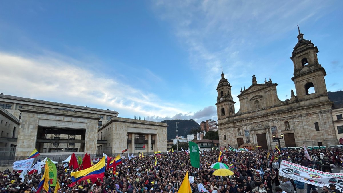 Así se han vivido las manifestaciones en apoyo al salario mínimo, convocadas por el presidente Petro, en Bogotá y otras ciudades