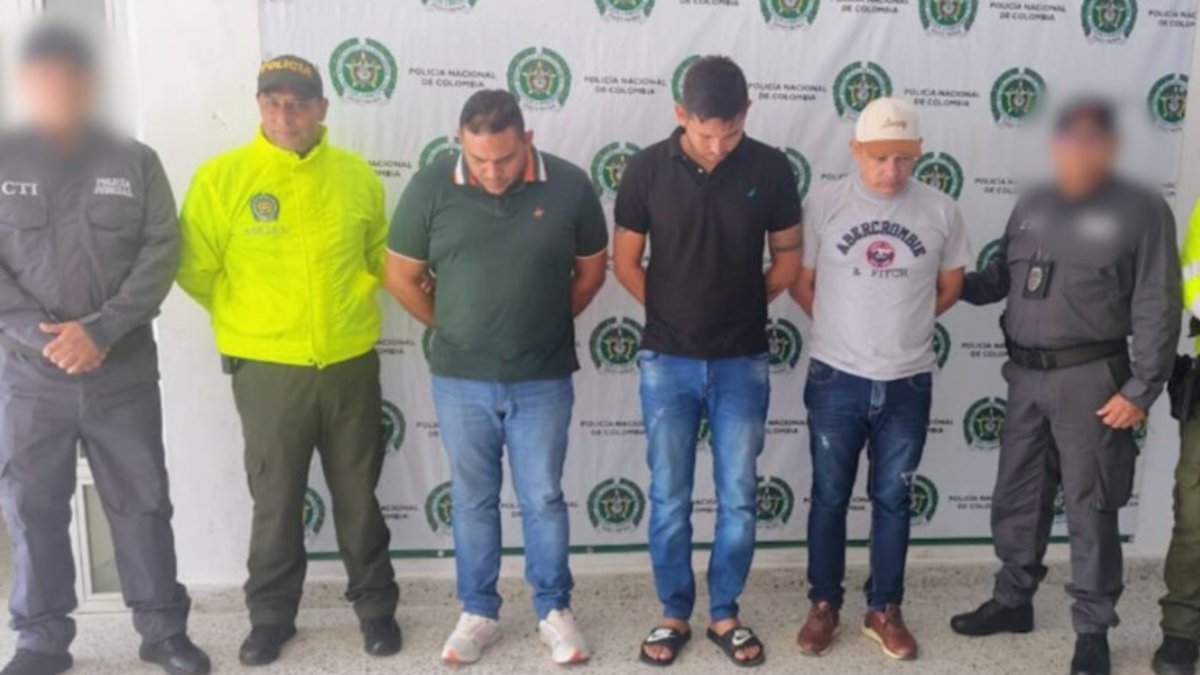 crearon parqueaderos para quedarse con los automóviles