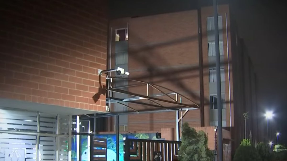 Niño de 4 años cayó desde un sexto piso en Bosa, Bogotá, tras acercarse a una ventana sin protección; la policia investiga el caso