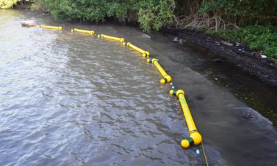 Barranquilla instala retenedores flotantes en Mallorquín para capturar residuos sólidos y mejorar la salud ambiental del cauce del río.