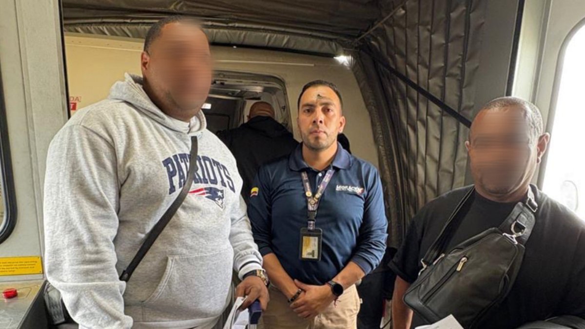 Migración Colombia expulsa a dos dominicanos en el Aeropuerto El Dorado en Bogotá