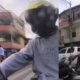 Momento exacto en que motociclista se pasó semáforo en rojo y amenazó a conductor tras reclamo, en Antioquia: '¿Usted no sabe quién soy yo?'