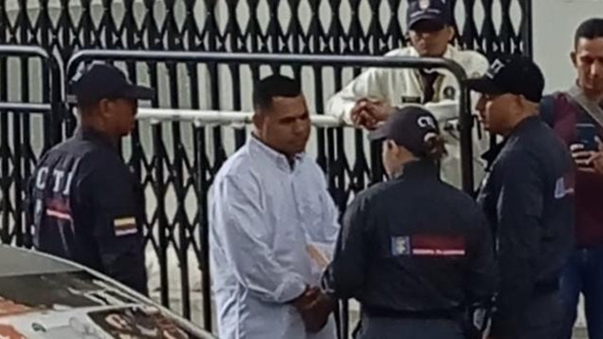 Las primeras fotos de la entrega del concejal de Barranquilla Alexis Castillo, tras la orden de captura emitida en su contra: así fue el procedimiento