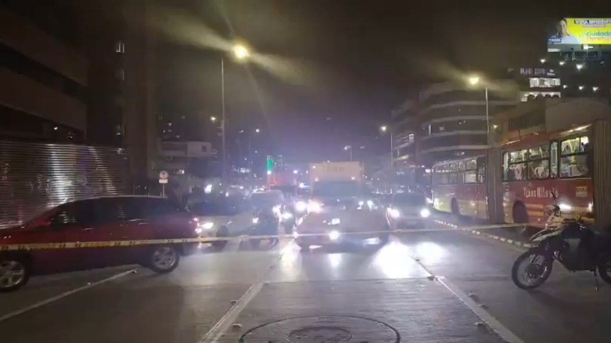 Bloqueo total de la calle 26 por manifestación en la Universidad Nacional