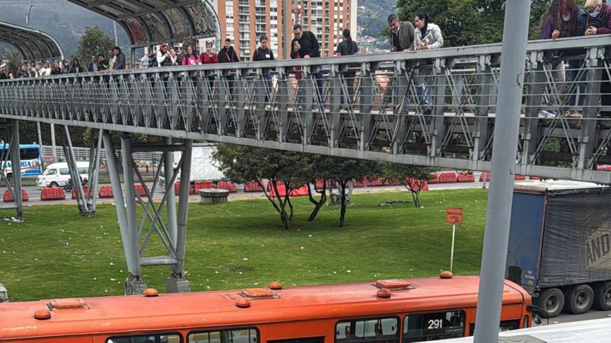 Hablaron testigos del grave accidente en la autopista Norte en Bogotá que involucró dos carros y un autobús y dieron nueva hipótesis: 'Como una bomba'